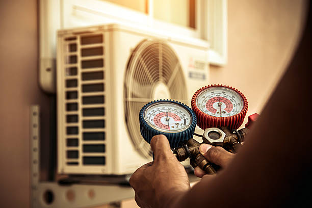 Professional Hvac technician working in Lowell, IN